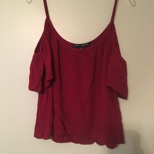 Cold Shoulder semi-crop top